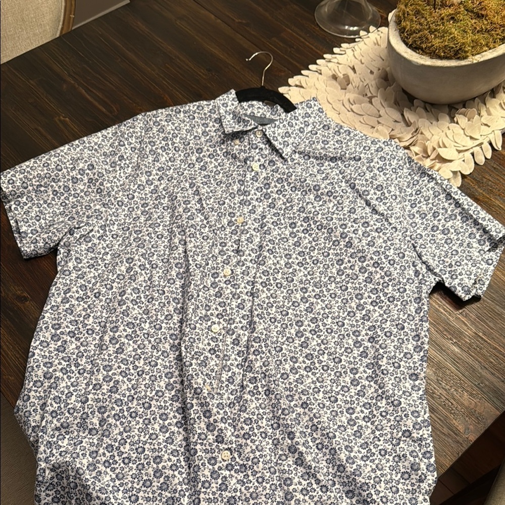 Men’s banana republic floral button up shirt